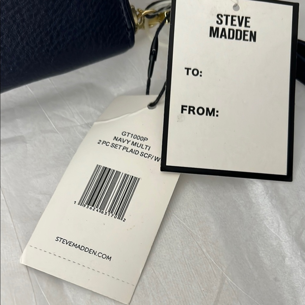 Steve Madden Blue Wallet Sleek Textured Design - Picture 3 of 8